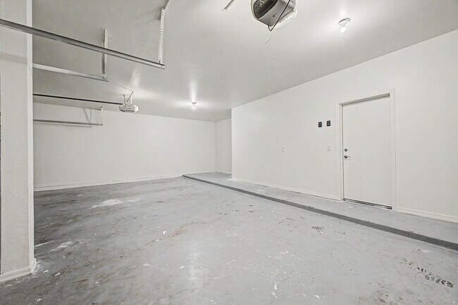 Building Photo - 42979 W Wild Horse Trail