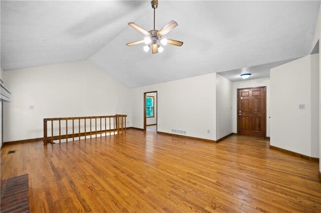 Building Photo - 5405 Iris Dr SW
