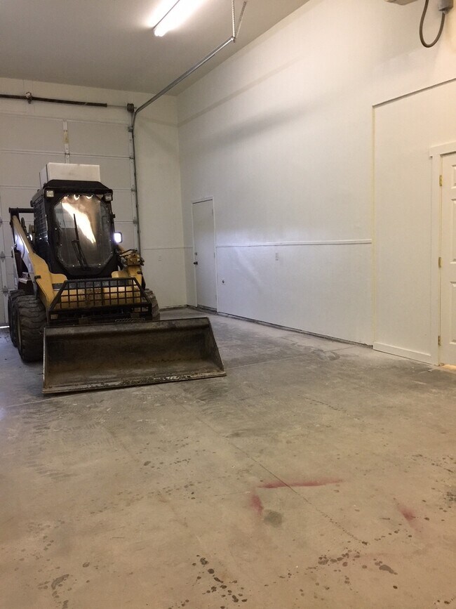 Building Photo - Residence with Large Shop in Ephrata