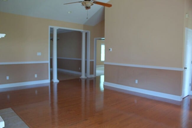 Building Photo - For Rent - Charming 3BR/2BA Home in Macken...