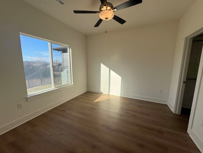 Building Photo - 4827 N Vassar Ave