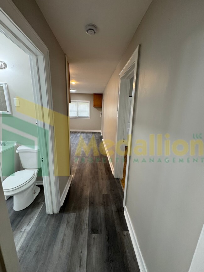 Building Photo - Charming Recently Updated Home 4-5 beds wi...