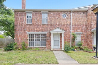 Building Photo - 416 Doucet Rd