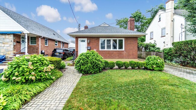 Building Photo - 11 Nova Ave