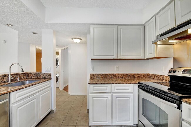 Building Photo - 1110 Lake Shore Dr