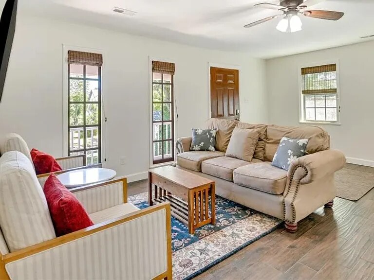 Building Photo - 1625 Front St