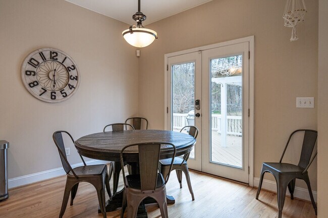 Building Photo - 350 Park Creek Ridge