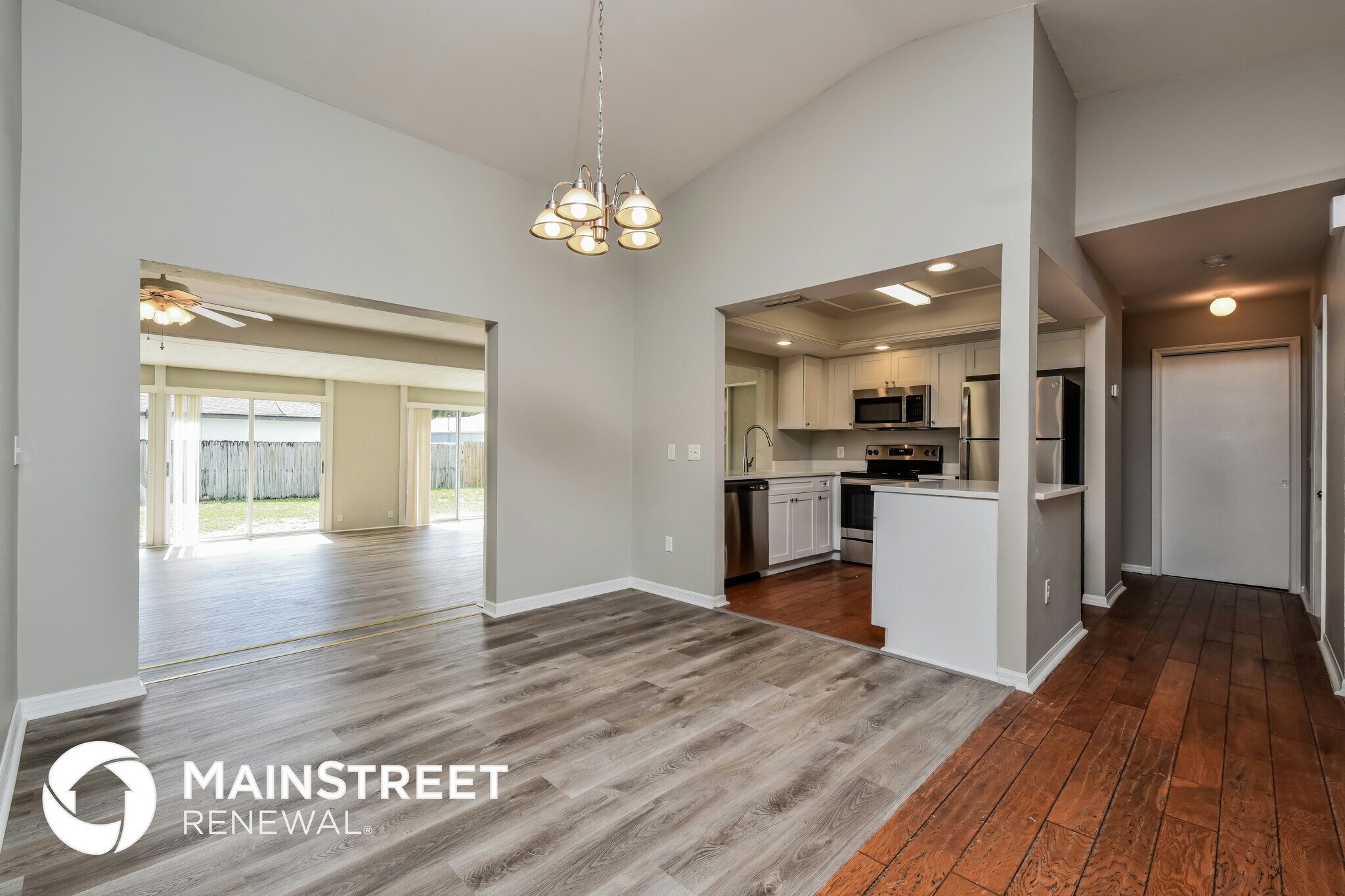 Building Photo - 3527 SE 3rd Ave