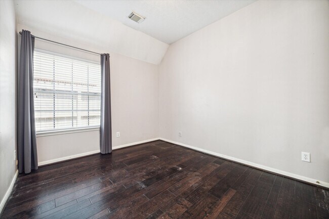 Building Photo - 8830 Fairbloom Ln
