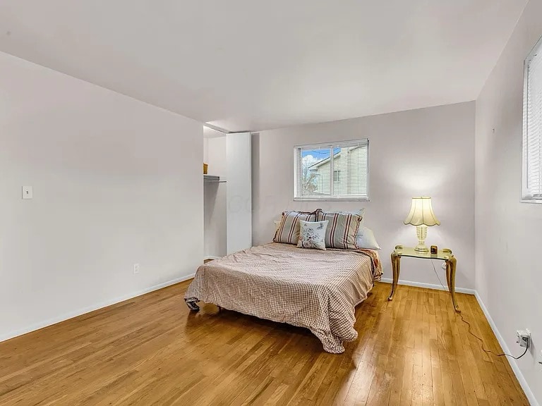 Building Photo - 300 Brookhaven Dr E