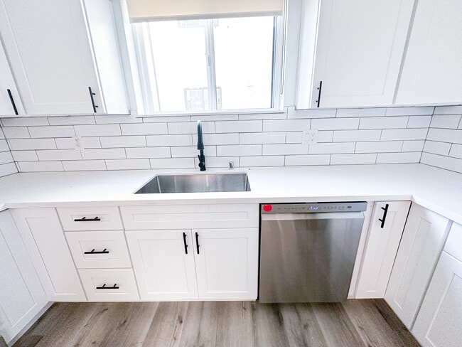 Building Photo - 3001 Van Buren Pl