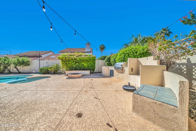 Building Photo - 5639 E Aire Libre Ave