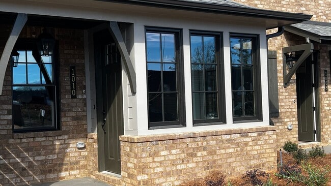 Building Photo - Luxury 3BR/3BA Townhome in Spain Park School District – Available Now