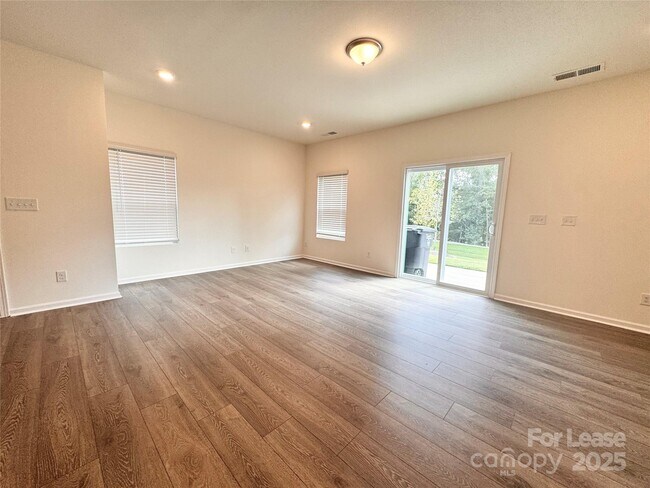 Building Photo - 2743 Yeager Dr NW