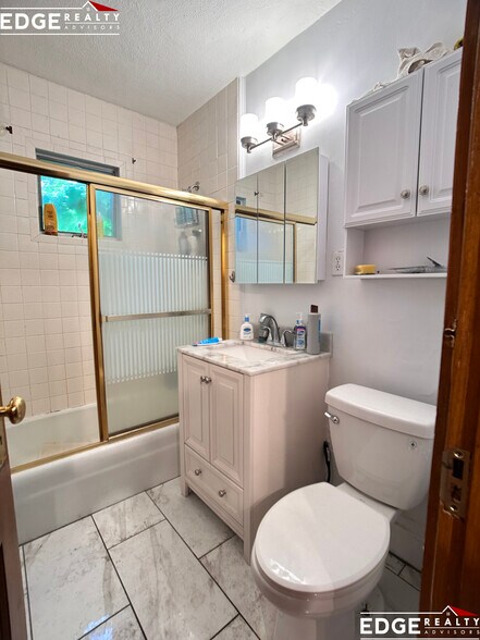 Building Photo - 33 Wilson Park