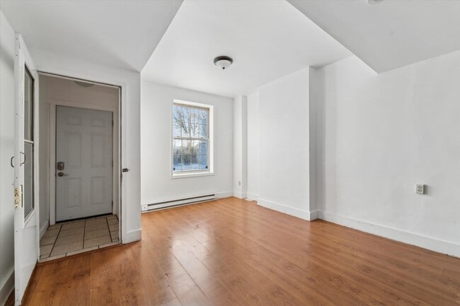 Building Photo - 2 Bedroom House North Philly