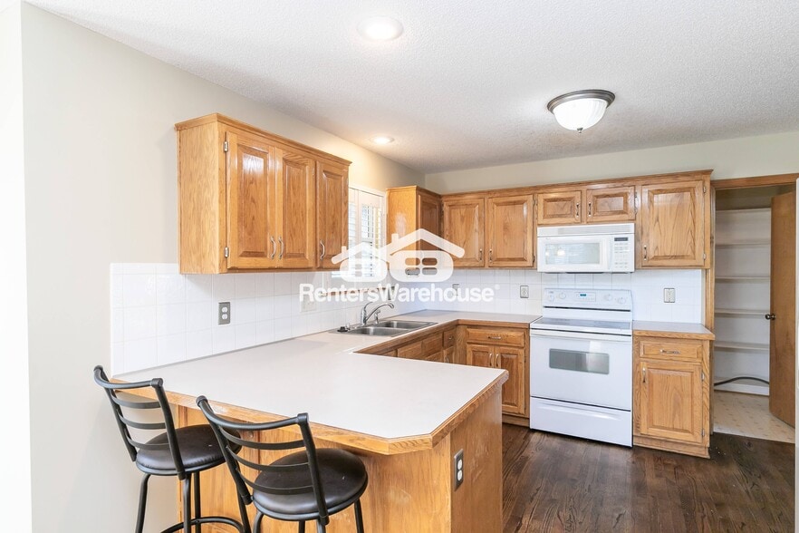 Building Photo - 804 Stratford Dr