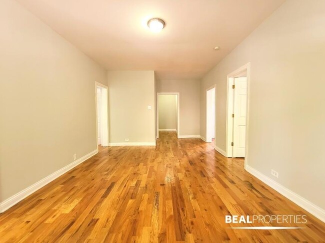 Building Photo - 2 bedroom in CHICAGO IL 60613