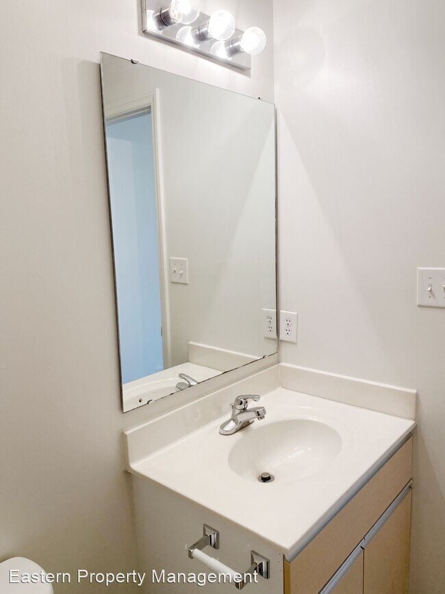 Building Photo - 2600 Cypress View Dr
