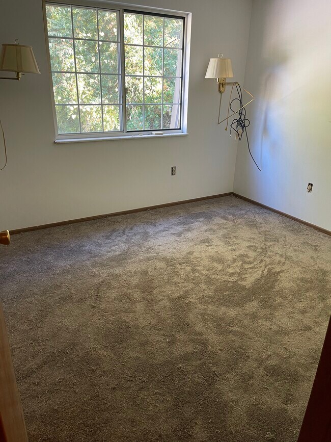 Building Photo - 3 Stratford Rd