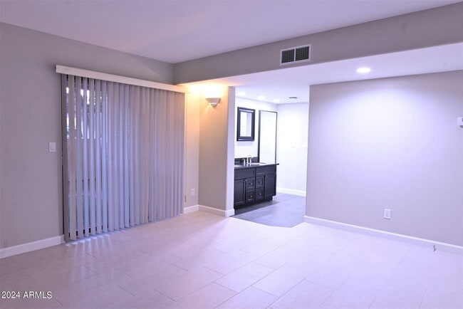 Building Photo - 5122 N 31st Way