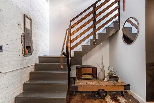 Building Photo - 650 Glen Iris Dr NE