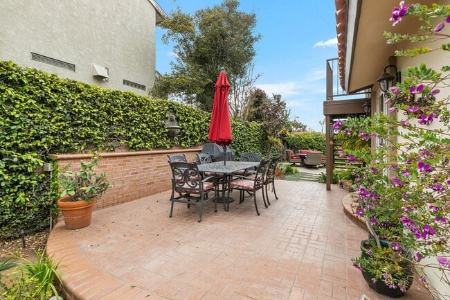 Building Photo - 4BD/2.5BA California Coastal Home with Swe...