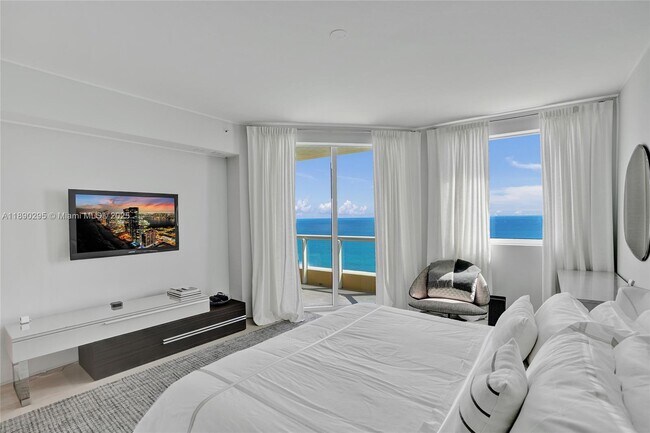 Building Photo - 17875 Collins Ave
