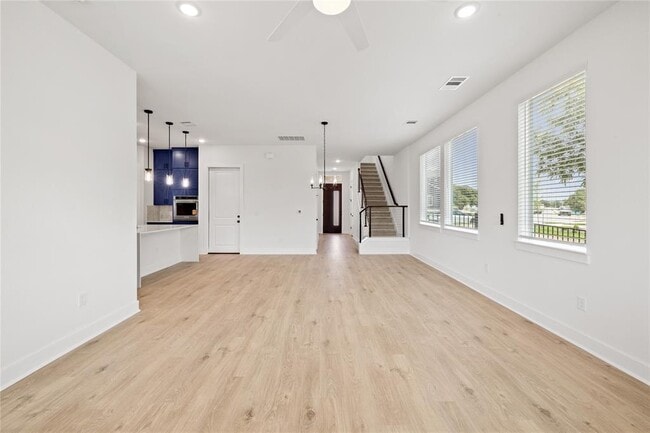Building Photo - 1608 Kit Cir
