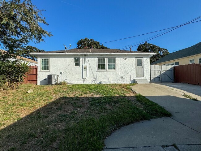 Building Photo - 10419 S Gramercy Pl
