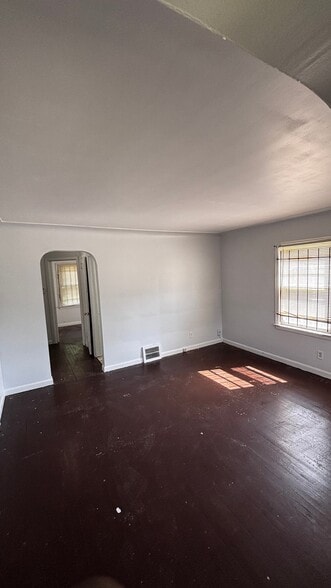 Building Photo - 14823 Kilbourne Ave