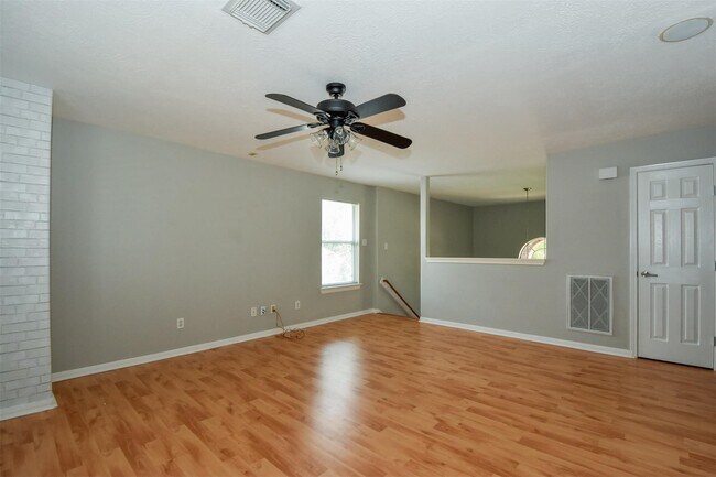 Building Photo - 26986 Crown Haven Dr