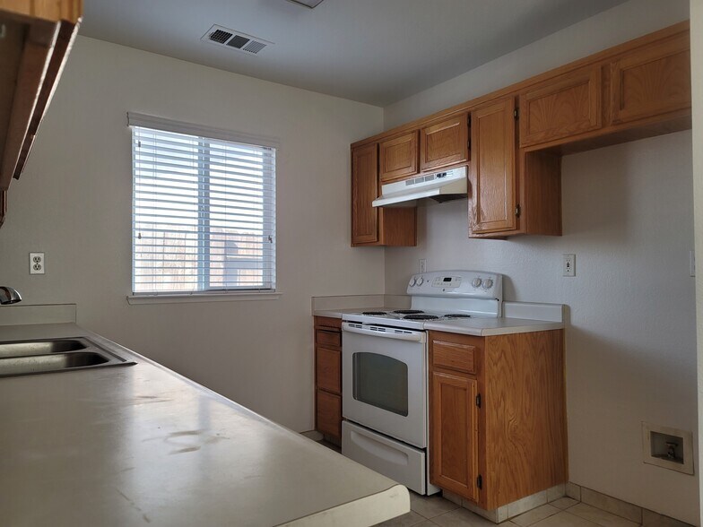 Building Photo - 6054 Preakness Dr