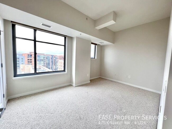 Building Photo - 475 K St NW