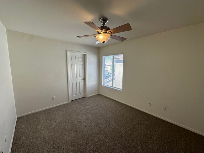 Building Photo - Great 3 Bedroom Home in Gated Community!