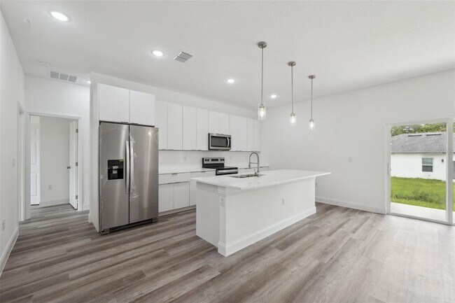 Building Photo - 6062 SW 154th Place Rd