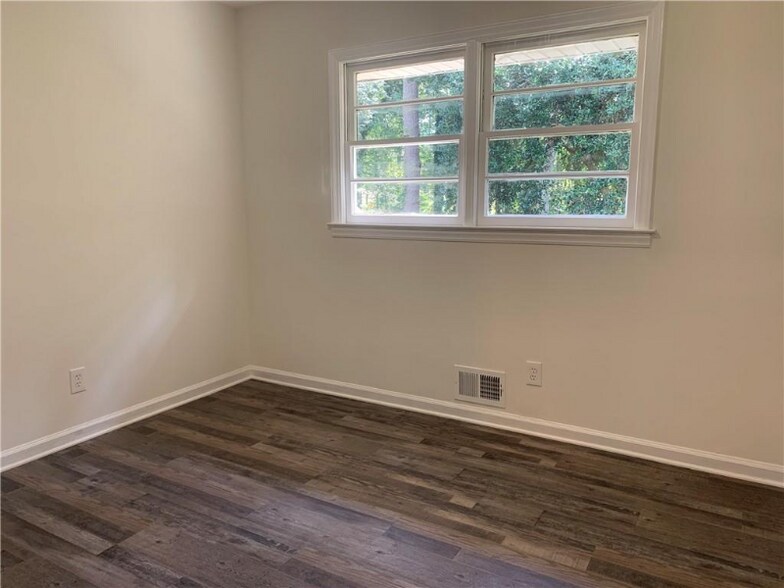 Building Photo - 1760 Fairview Cir