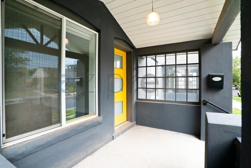 Building Photo - Unit