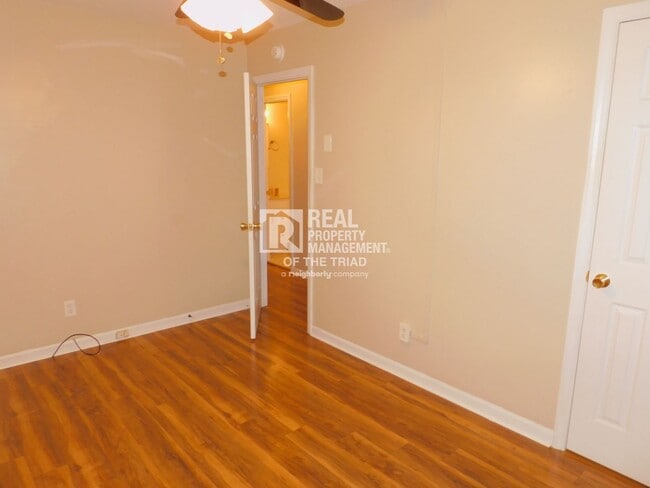 Building Photo - Charming 3 Bedroom/1.5 Bath in Browns Summ...