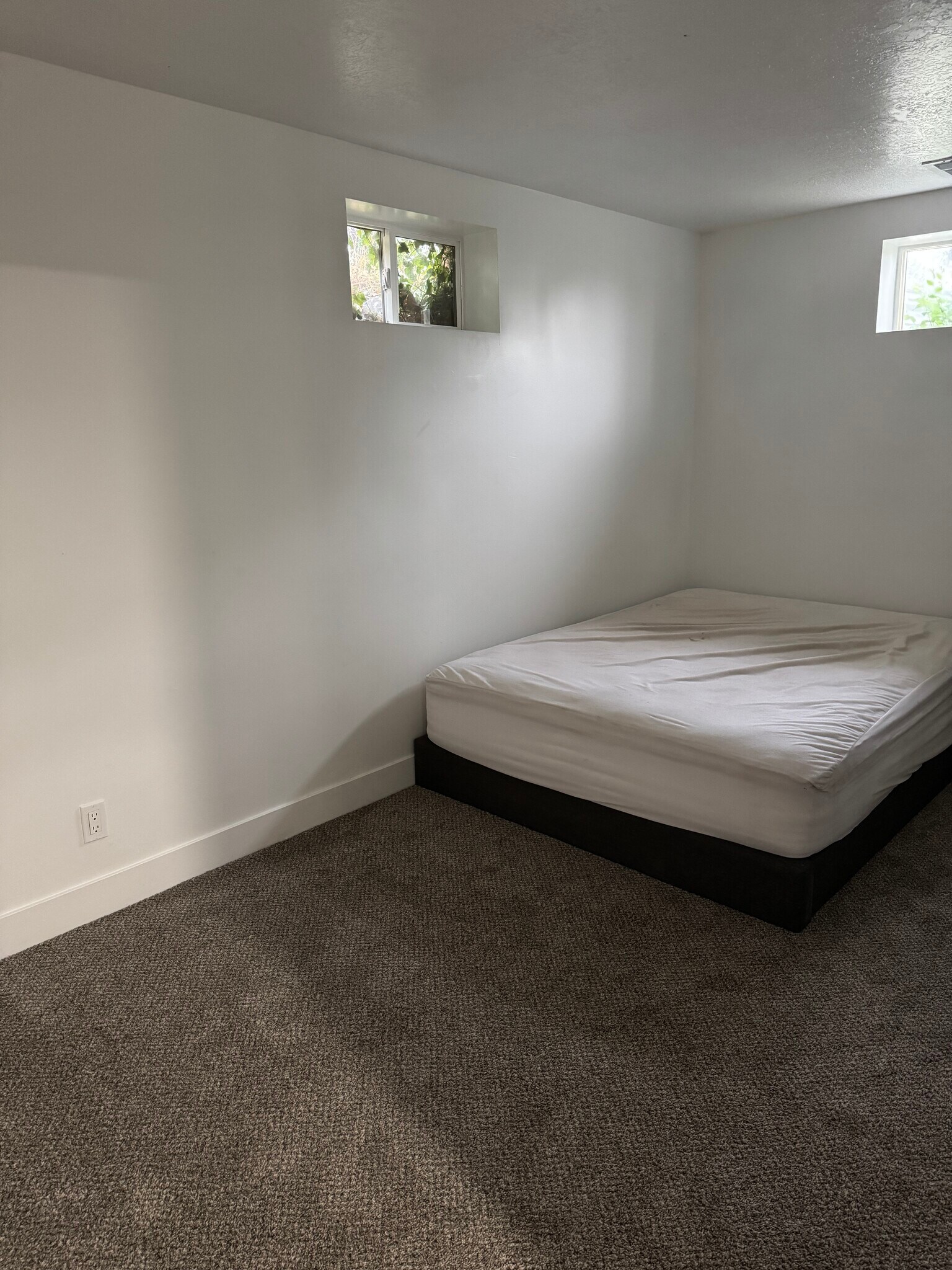 Building Photo - 883 E Sego Lily Dr