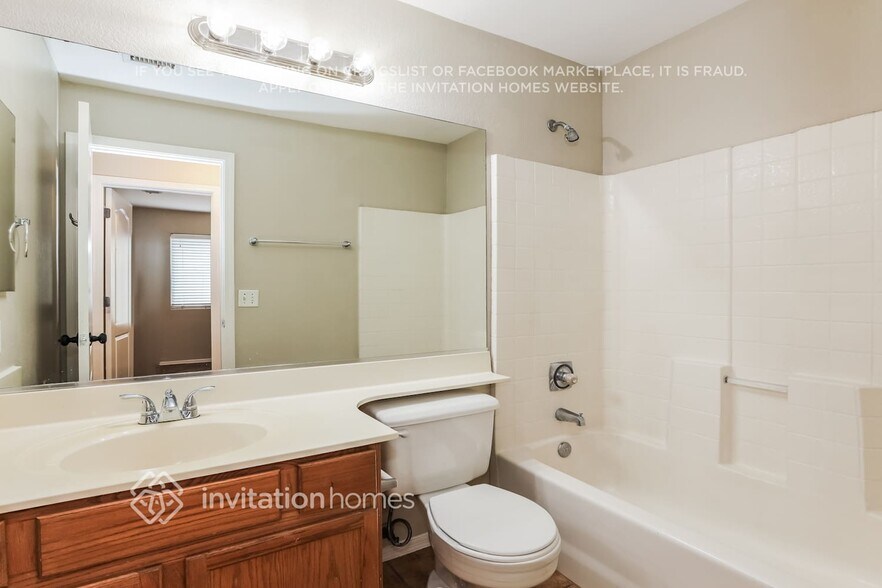 Building Photo - 4073 E Princeton Ave
