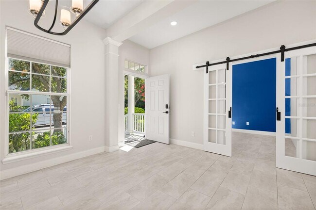 Building Photo - 212 Ficus St