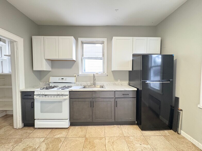 Unit 1 - 295 Isabella Ave
