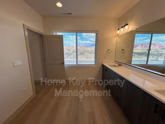 Building Photo - 960 Heritage Dr