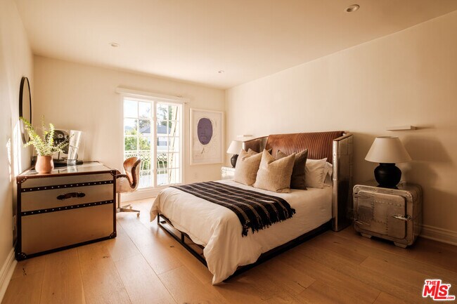 Building Photo - 18875 Pasadero Dr