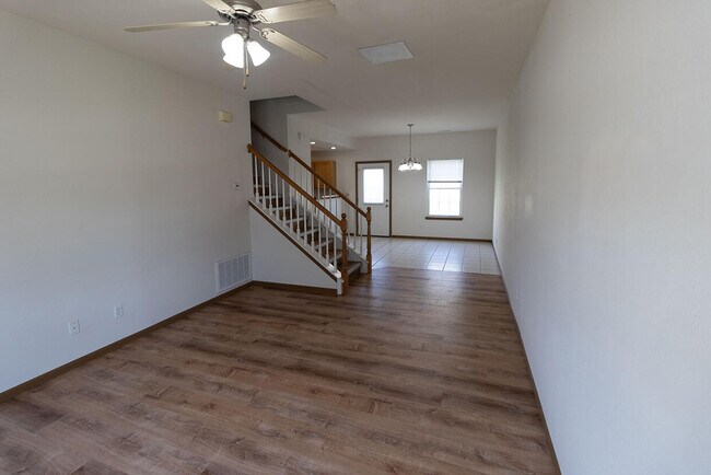 Building Photo - 5000 Derby Ridge Dr