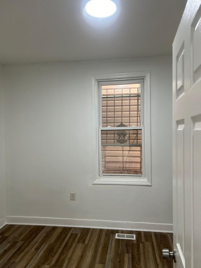 Building Photo - 52 2nd St