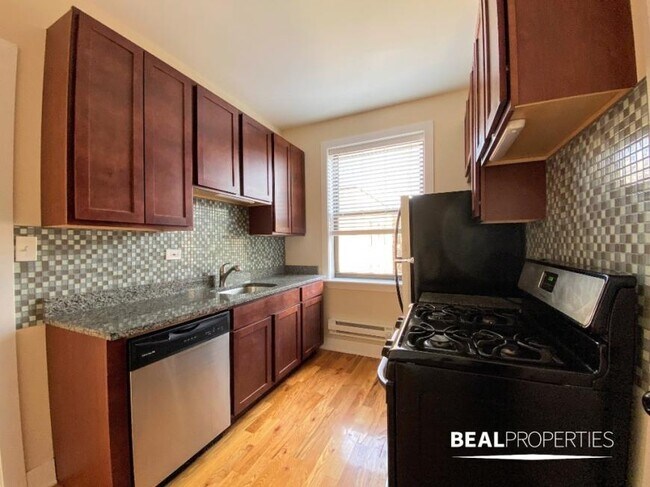 Building Photo - 2 bedroom in EVANSTON IL 60202