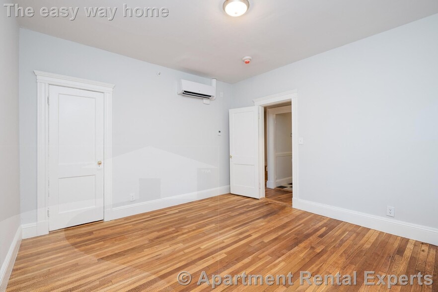 Building Photo - 18 A Forest St