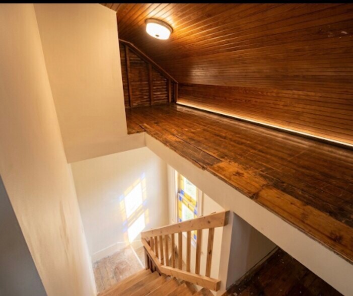 Building Photo - 110 S Orchard St